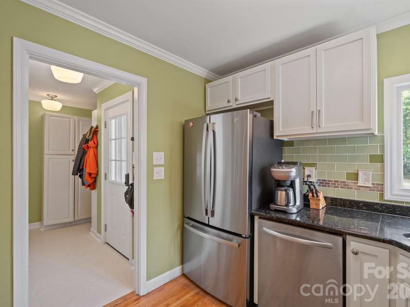 6009 Bismark Place, Charlotte, NC 28211.  MLS# CAR4425141, YatesRealty ID 53997. 