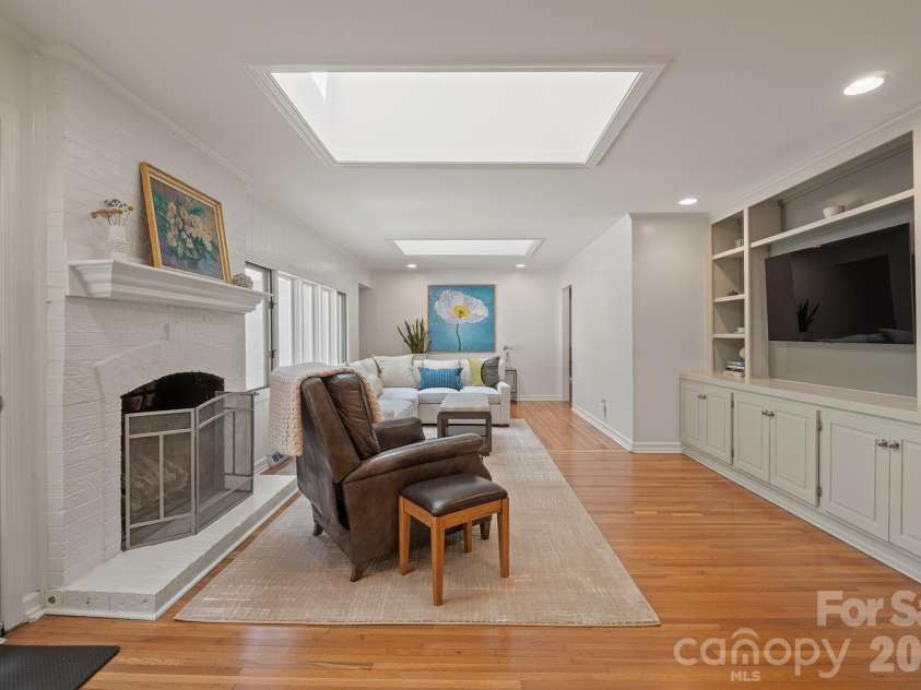 6009 Bismark Place, Charlotte, NC 28211.  MLS# CAR4425141, YatesRealty ID 53997. 