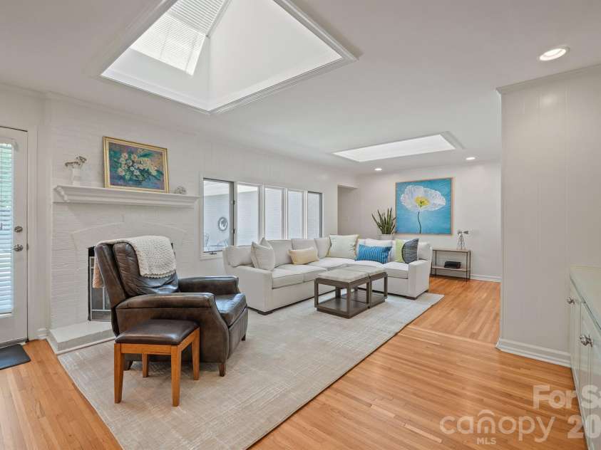 6009 Bismark Place, Charlotte, NC 28211.  MLS# CAR4425141, YatesRealty ID 53997. 