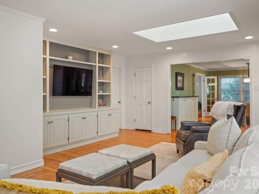 6009 Bismark Place, Charlotte, NC 28211.  MLS# CAR4425141, YatesRealty ID 53997. 
