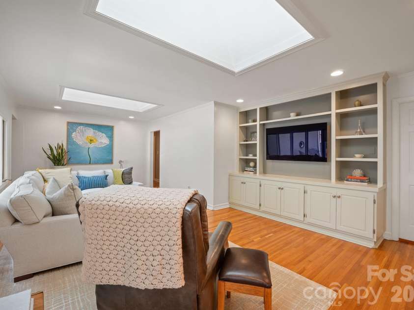 6009 Bismark Place, Charlotte, NC 28211.  MLS# CAR4425141, YatesRealty ID 53997. 