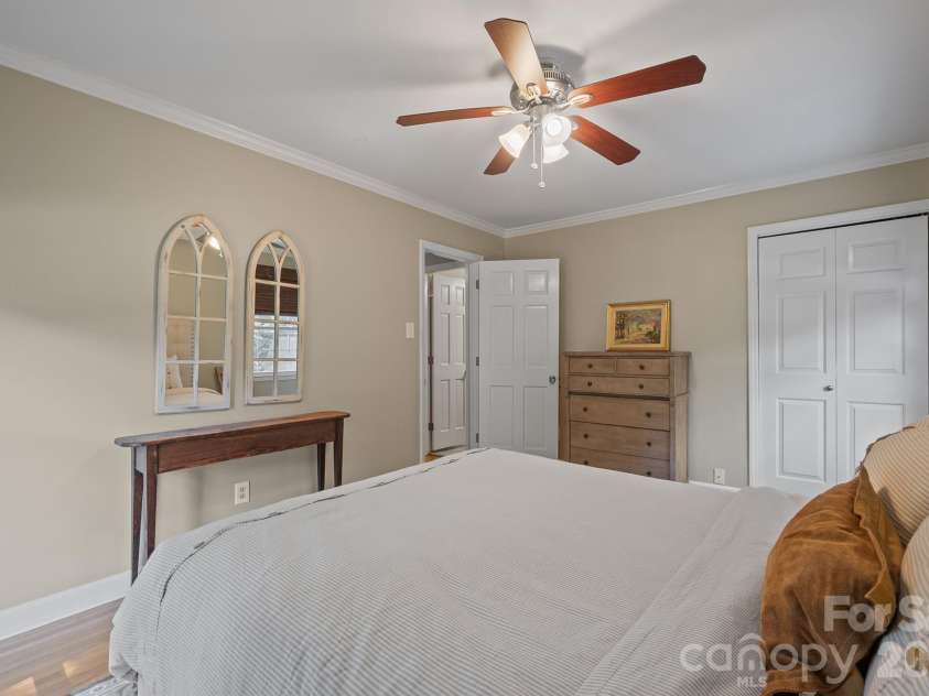 6009 Bismark Place, Charlotte, NC 28211.  MLS# CAR4425141, YatesRealty ID 53997. 