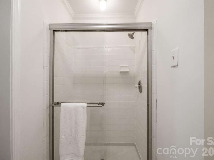 6009 Bismark Place, Charlotte, NC 28211.  MLS# CAR4425141, YatesRealty ID 53997. 