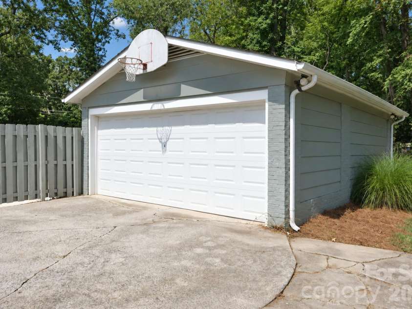 6009 Bismark Place, Charlotte, NC 28211.  MLS# CAR4425141, YatesRealty ID 53997. 