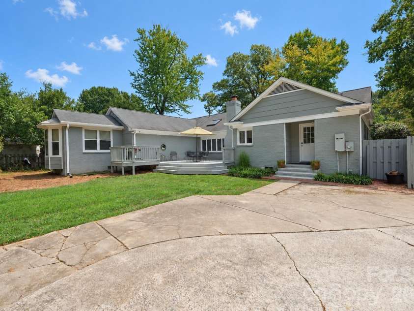 6009 Bismark Place, Charlotte, NC 28211.  MLS# CAR4425141, YatesRealty ID 53997. 