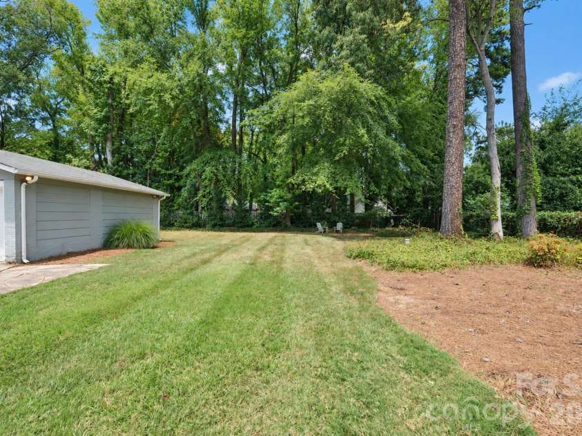 6009 Bismark Place, Charlotte, NC 28211.  MLS# CAR4425141, YatesRealty ID 53997. 