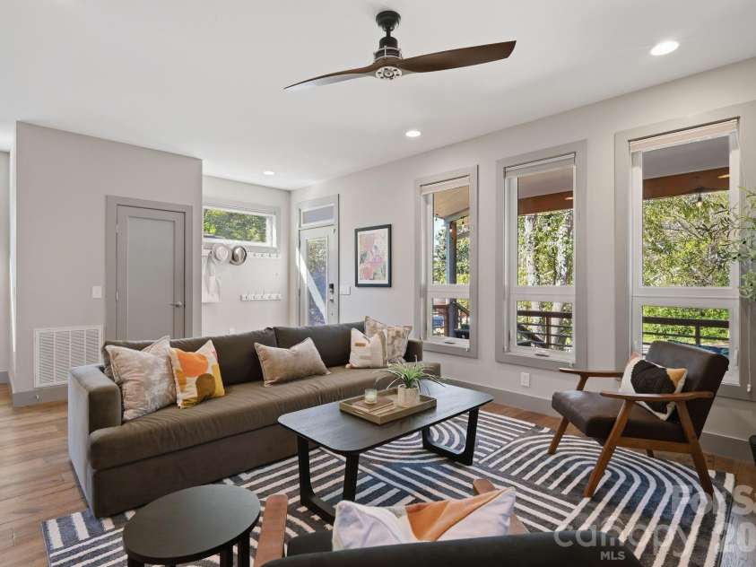 84 Middlemont Avenue, Asheville, NC 28806.  MLS# CAR4423134, YatesRealty ID 53999. 