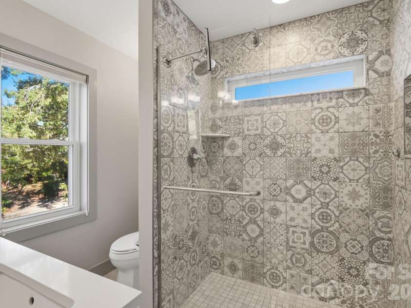 84 Middlemont Avenue, Asheville, NC 28806.  MLS# CAR4423134, YatesRealty ID 53999. 