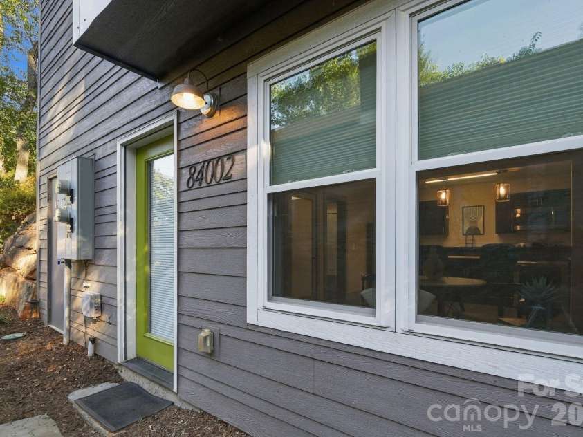 84 Middlemont Avenue, Asheville, NC 28806.  MLS# CAR4423134, YatesRealty ID 53999. 