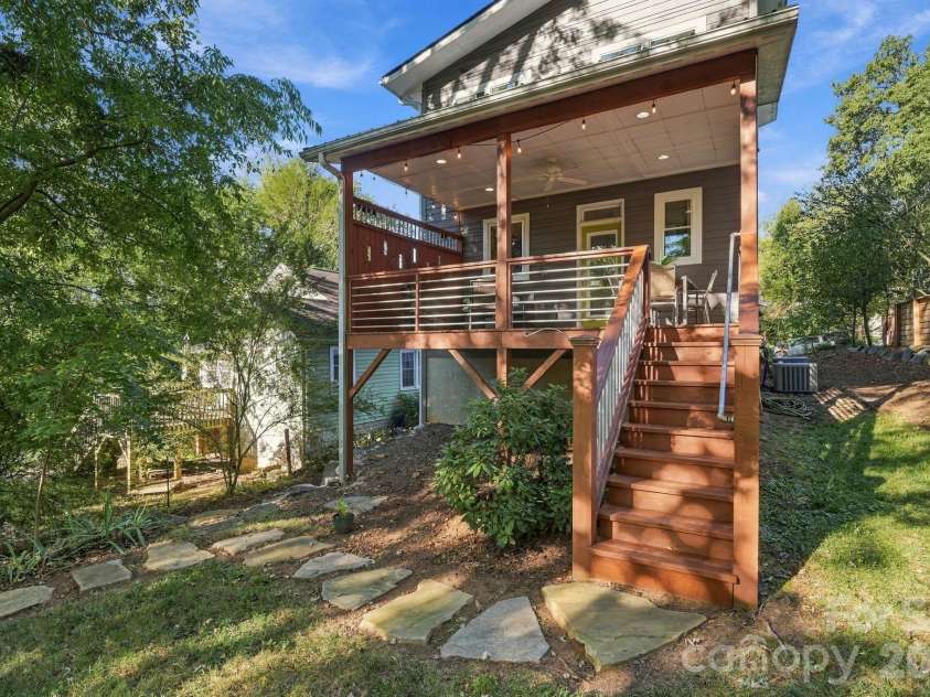 84 Middlemont Avenue, Asheville, NC 28806.  MLS# CAR4423134, YatesRealty ID 53999. 