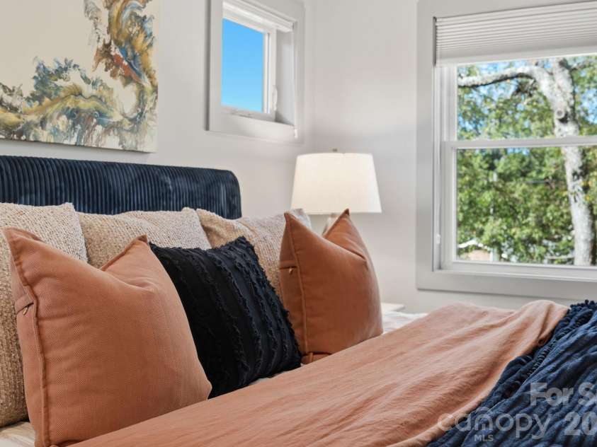 84 Middlemont Avenue, Asheville, NC 28806.  MLS# CAR4423134, YatesRealty ID 53999. 