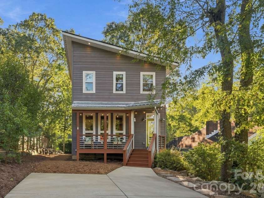 84 Middlemont Avenue, Asheville, NC 28806.  MLS# CAR4423134, YatesRealty ID 53999. 