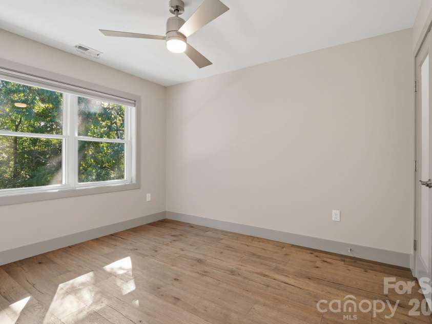 84 Middlemont Avenue, Asheville, NC 28806.  MLS# CAR4423134, YatesRealty ID 53999. 