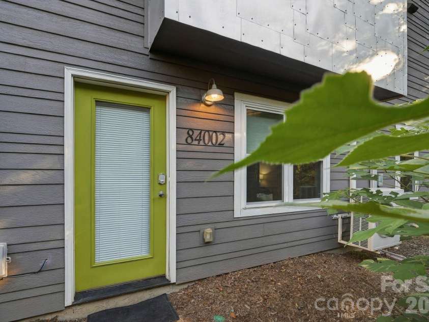 84 Middlemont Avenue, Asheville, NC 28806.  MLS# CAR4423134, YatesRealty ID 53999. 