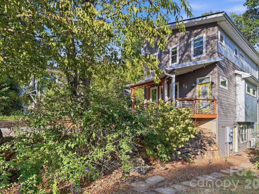84 Middlemont Avenue, Asheville, NC 28806.  MLS# CAR4423134, YatesRealty ID 53999. 