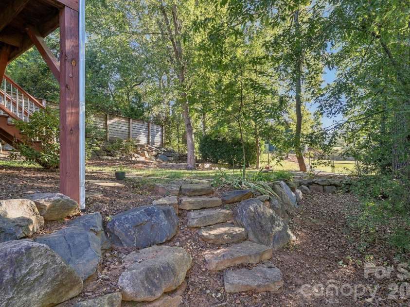 84 Middlemont Avenue, Asheville, NC 28806.  MLS# CAR4423134, YatesRealty ID 53999. 