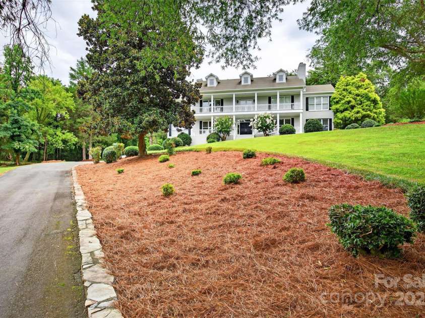 4141 Shattalon Drive, Winston Salem, NC 27106.  MLS# CAR4288994, YatesRealty ID 54. 