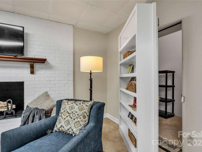 4141 Shattalon Drive, Winston Salem, NC 27106.  MLS# CAR4288994, YatesRealty ID 54. 