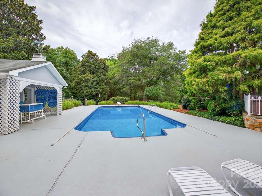 4141 Shattalon Drive, Winston Salem, NC 27106.  MLS# CAR4288994, YatesRealty ID 54. 