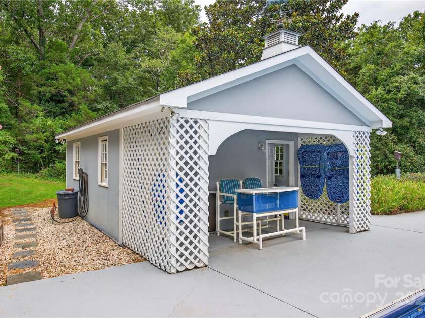 4141 Shattalon Drive, Winston Salem, NC 27106.  MLS# CAR4288994, YatesRealty ID 54. 