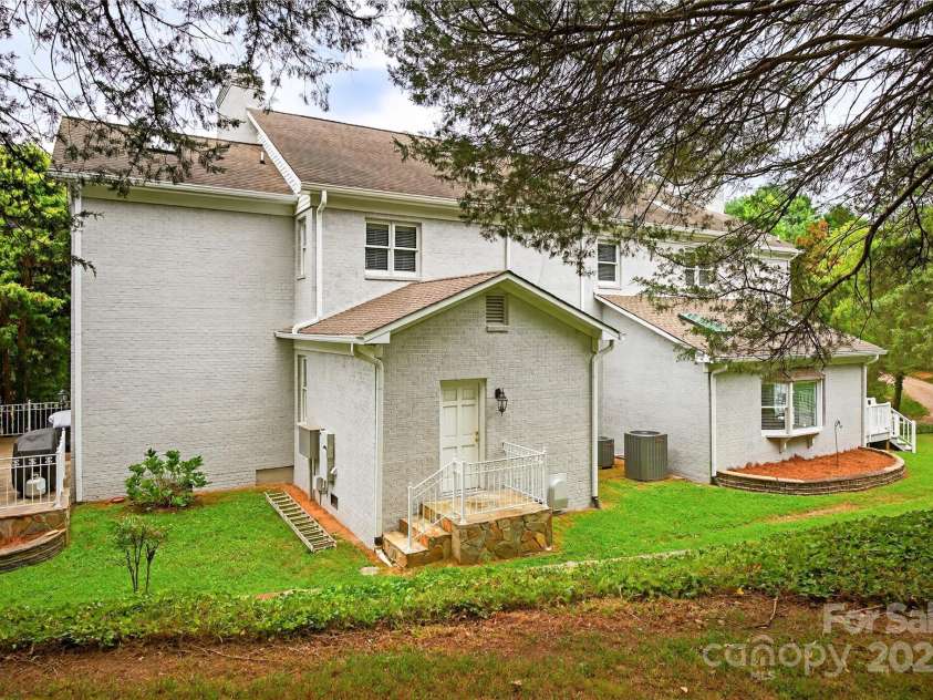 4141 Shattalon Drive, Winston Salem, NC 27106.  MLS# CAR4288994, YatesRealty ID 54. 