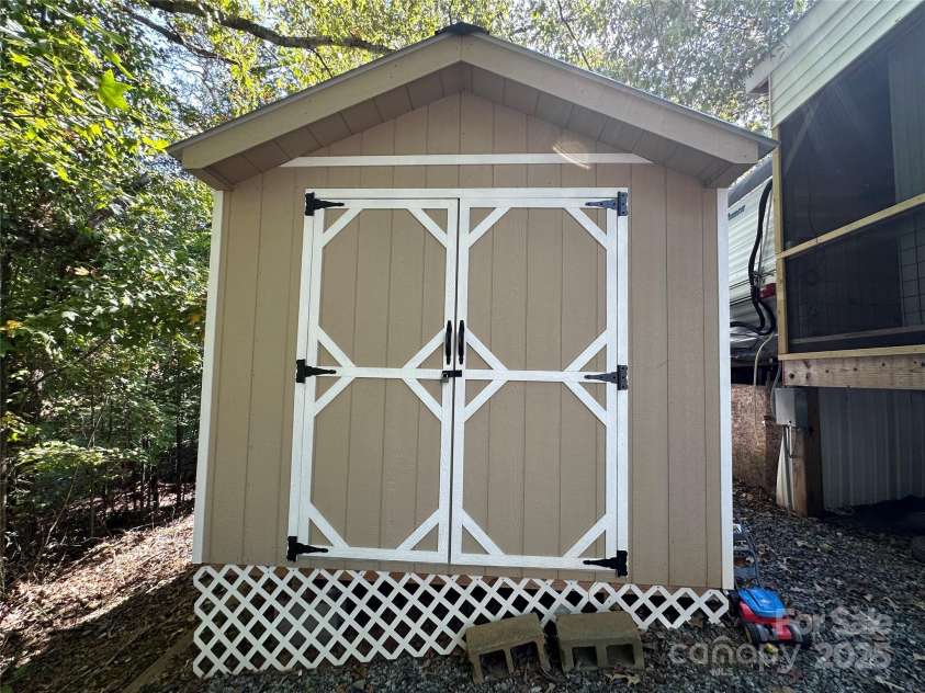 110 Meadowview Circle, New London, NC 28127.  MLS# CAR4305233, YatesRealty ID 540. 