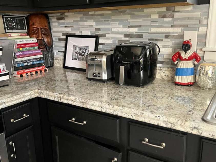 1615 Grovewood Drive, Charlotte, NC 28208.  MLS# CAR4251698, YatesRealty ID 540. KitchenMain