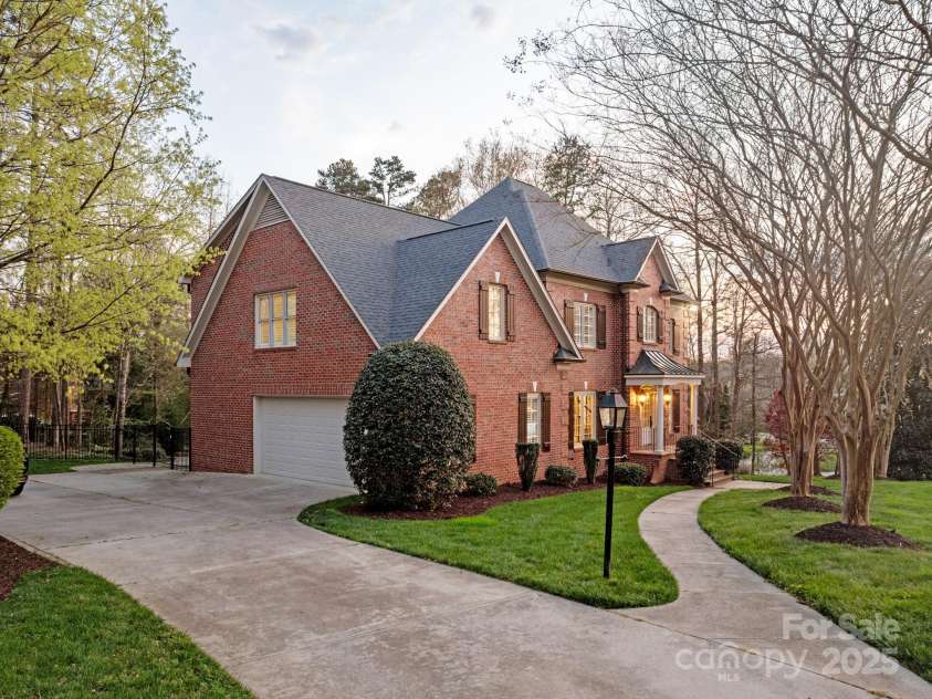1005 Seminole Drive, Waxhaw, NC 28173.  MLS# CAR4238659, YatesRealty ID 5400. 