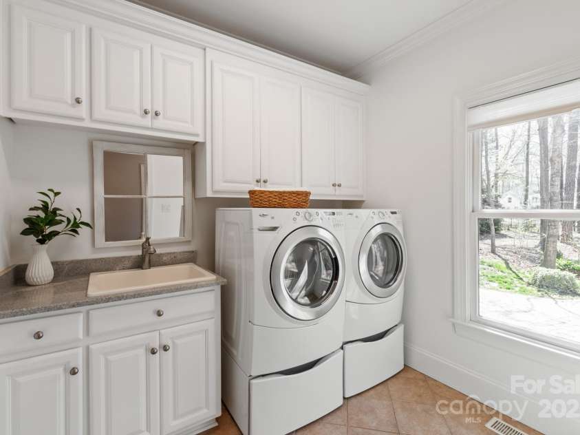 1005 Seminole Drive, Waxhaw, NC 28173.  MLS# CAR4238659, YatesRealty ID 5400. 