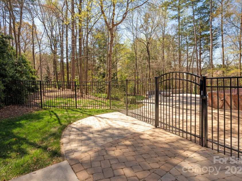 1005 Seminole Drive, Waxhaw, NC 28173.  MLS# CAR4238659, YatesRealty ID 5400. 