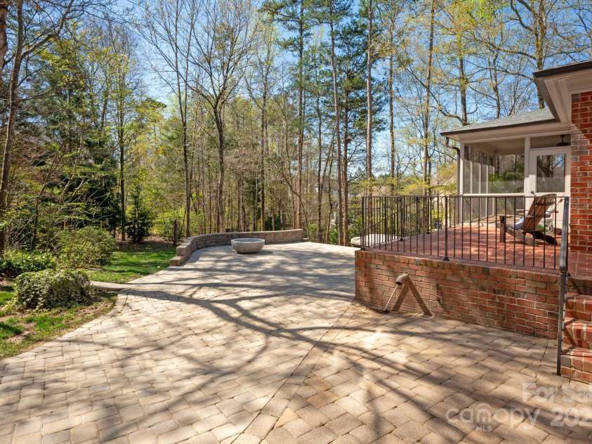 1005 Seminole Drive, Waxhaw, NC 28173.  MLS# CAR4238659, YatesRealty ID 5400. 