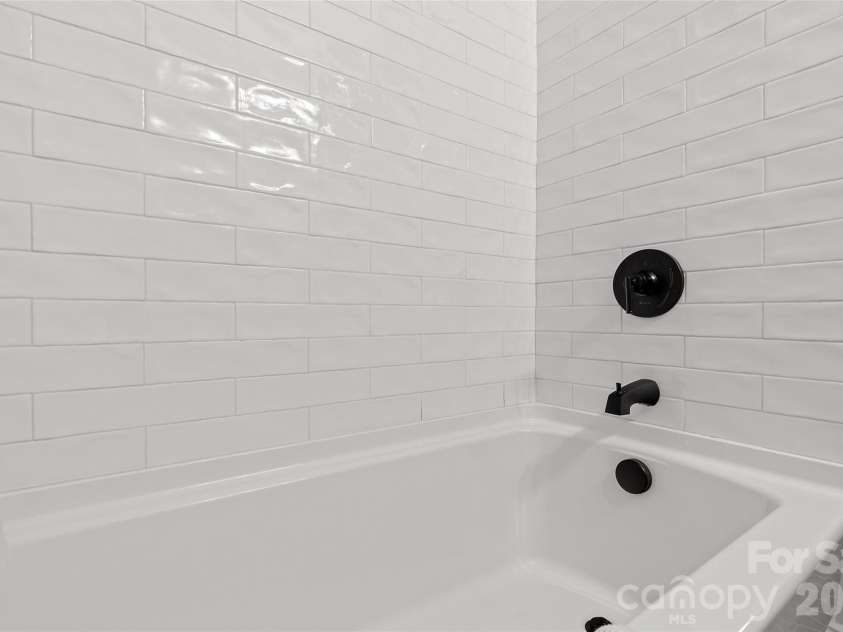 2608 Shenandoah Avenue, Charlotte, NC 28205.  MLS# CAR4423935, YatesRealty ID 54000. Full Bathroom