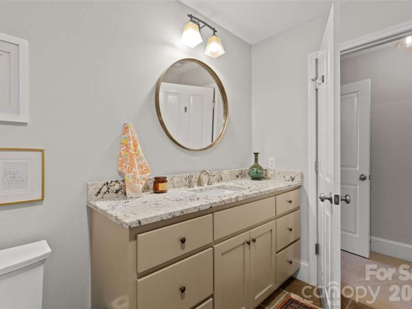 2608 Shenandoah Avenue, Charlotte, NC 28205.  MLS# CAR4423935, YatesRealty ID 54000. Full Bathroom