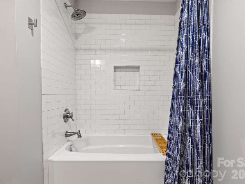 2608 Shenandoah Avenue, Charlotte, NC 28205.  MLS# CAR4423935, YatesRealty ID 54000. Full Bathroom