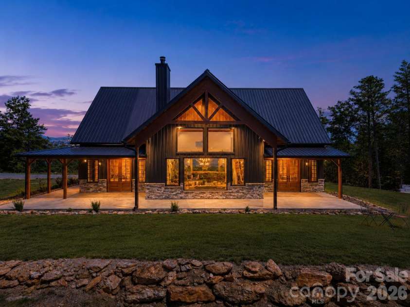 3752 Mountain Vista Drive, Valdese, NC 28655.  MLS# CAR4421721, YatesRealty ID 54003. 