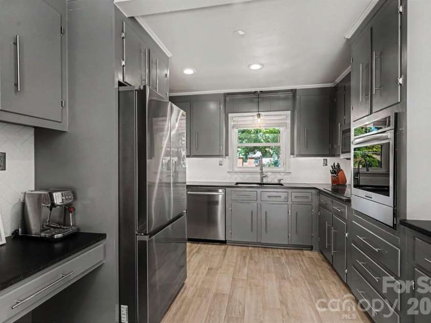 5401 Seacroft Road, Charlotte, NC 28210.  MLS# CAR4421337, YatesRealty ID 54004. 