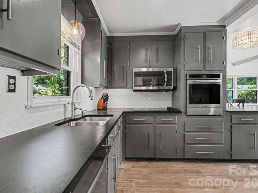 5401 Seacroft Road, Charlotte, NC 28210.  MLS# CAR4421337, YatesRealty ID 54004. 