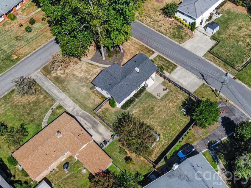 5401 Seacroft Road, Charlotte, NC 28210.  MLS# CAR4421337, YatesRealty ID 54004. 