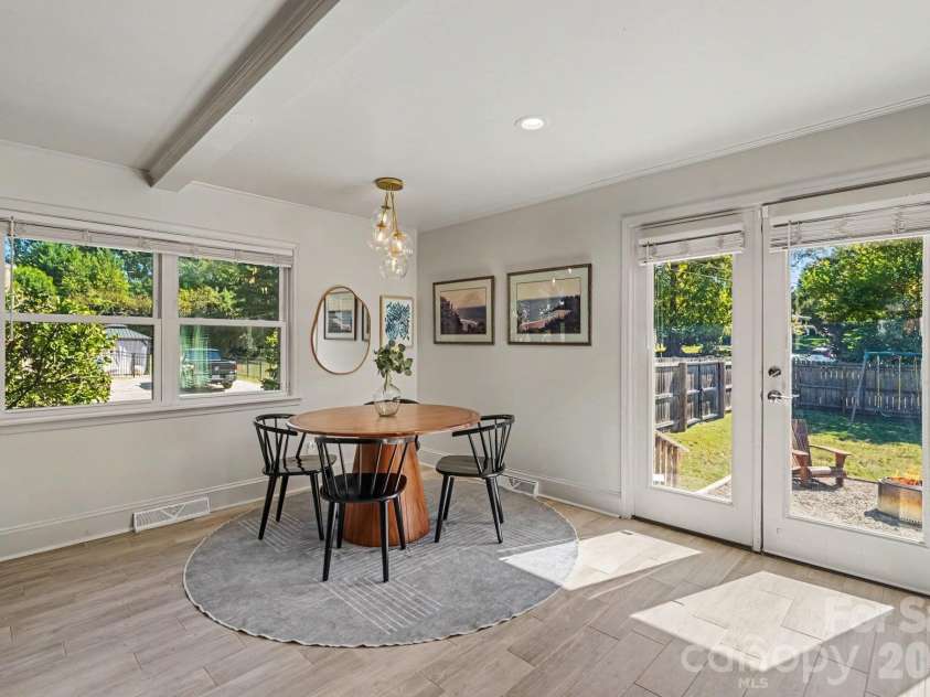 5401 Seacroft Road, Charlotte, NC 28210.  MLS# CAR4421337, YatesRealty ID 54004. Dining Area