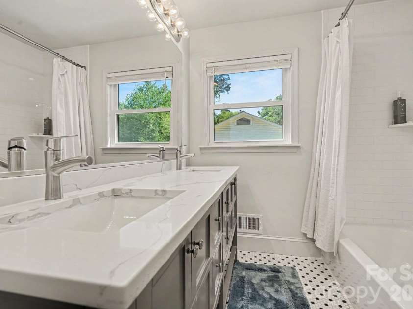 5401 Seacroft Road, Charlotte, NC 28210.  MLS# CAR4421337, YatesRealty ID 54004. Guest bathroom