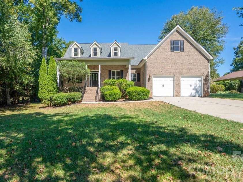 142 Fairway Drive, Mooresville, NC 28117.  MLS# CAR4416164, YatesRealty ID 54005. 