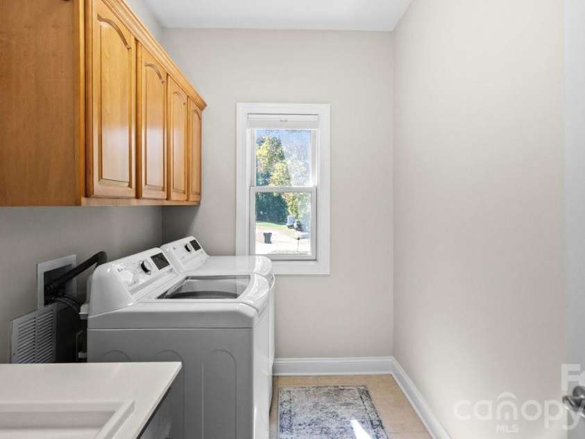 142 Fairway Drive, Mooresville, NC 28117.  MLS# CAR4416164, YatesRealty ID 54005. 