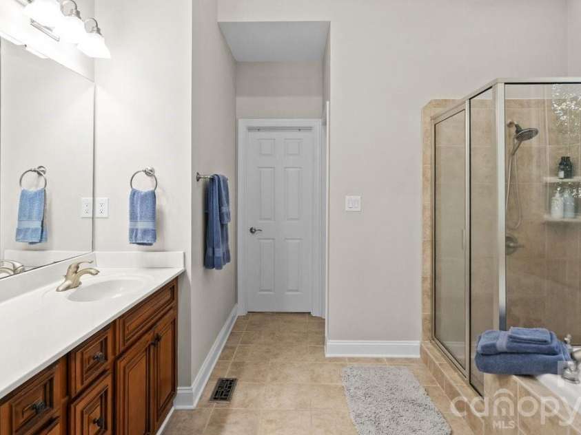 142 Fairway Drive, Mooresville, NC 28117.  MLS# CAR4416164, YatesRealty ID 54005. 