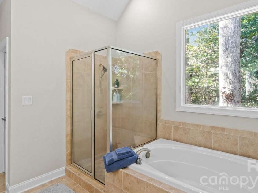 142 Fairway Drive, Mooresville, NC 28117.  MLS# CAR4416164, YatesRealty ID 54005. 