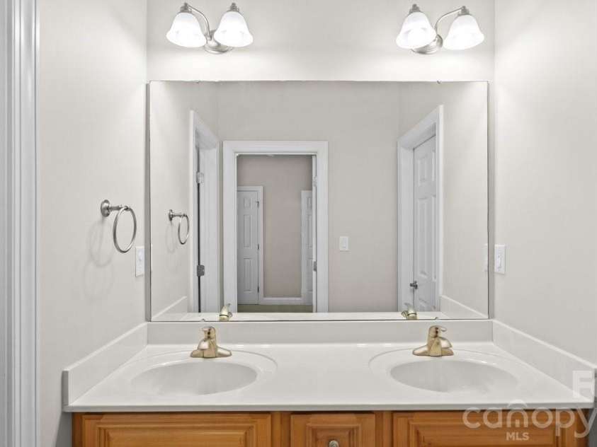 142 Fairway Drive, Mooresville, NC 28117.  MLS# CAR4416164, YatesRealty ID 54005. 