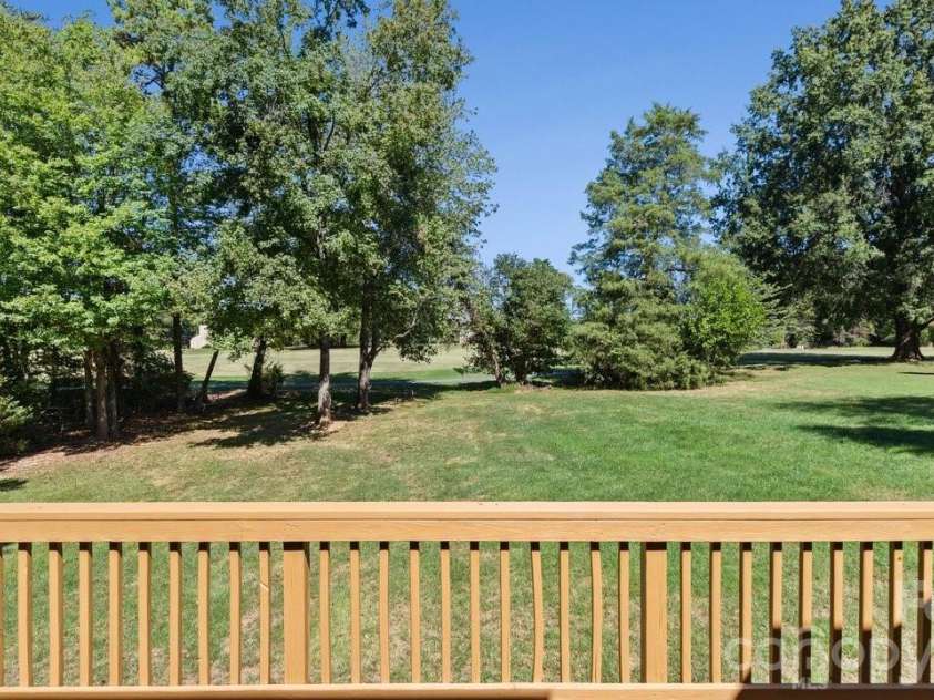 142 Fairway Drive, Mooresville, NC 28117.  MLS# CAR4416164, YatesRealty ID 54005. 