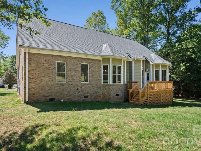 142 Fairway Drive, Mooresville, NC 28117.  MLS# CAR4416164, YatesRealty ID 54005. 