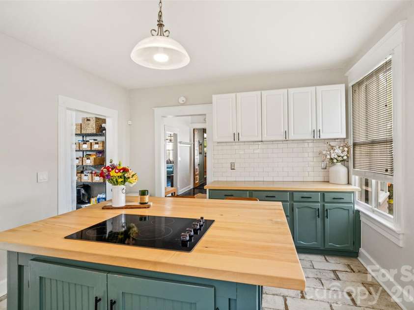 233 Marion Street, Rock Hill, SC 29730.  MLS# CAR4415460, YatesRealty ID 54008. Made for cooking