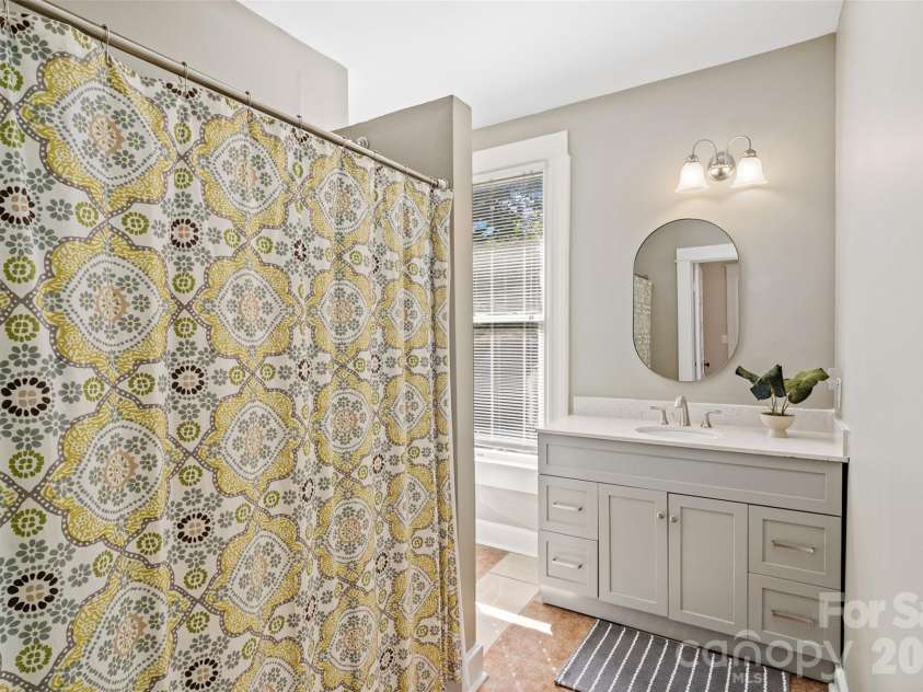233 Marion Street, Rock Hill, SC 29730.  MLS# CAR4415460, YatesRealty ID 54008. Second full bath with a tub/shower combination
