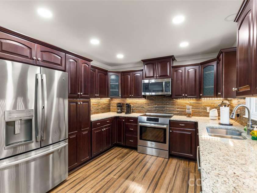 1154 Birchwood Drive, Clover, SC 29710.  MLS# CAR4425698, YatesRealty ID 54009. Beautiful Kitchen